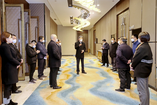 潘国华带队检查代表驻地及会场筹备工作情况(图)
